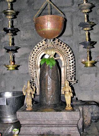 An ancient lingam found at Aradhanarishwar d9f8b21ba46436f0